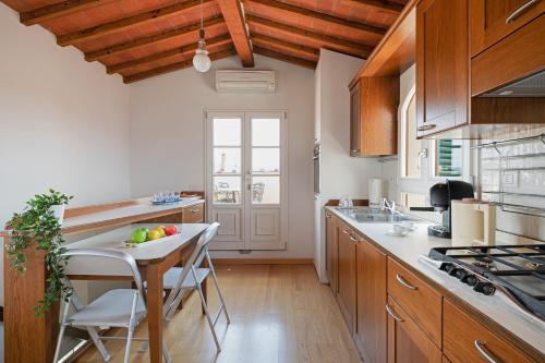 GuestHost - San Marco Apartment with Panoramic View