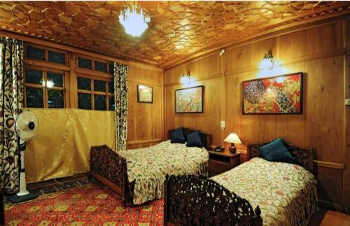 Gallery image of Young Beauty Star Houseboat in Srinagar