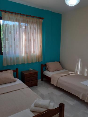 Ein Bett oder Betten in einem Zimmer der Unterkunft Pyrgadikia Paradise