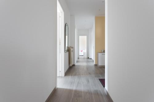 a hallway with white walls and wooden floors at A Casa di Lelia in Muggia