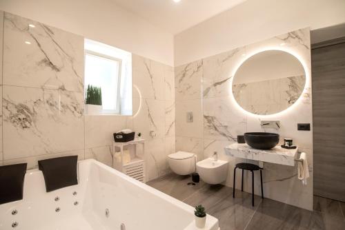 Bagno di LA DOLCE VITA ROOMS