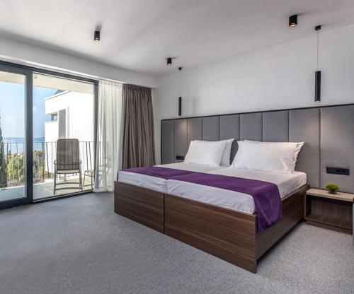 Un pat sau paturi într-o cameră la Hotel Ad Turres