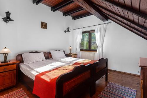 a bedroom with a large bed and a window at Pensiunea Muntele Rece in Bran