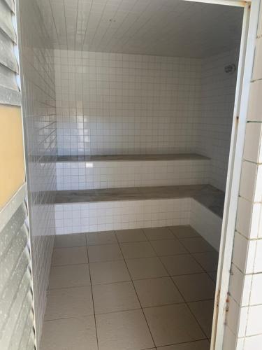 Et badeværelse på Marupiara Suítes Muro alto Apts 319 e 224