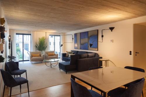 FLH Intendente Blue Flat with Balcony