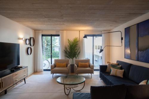 FLH Intendente Blue Flat with Balcony