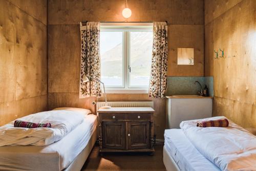 Llit o llits en una habitació de Hafaldan HI Hostel - Harbour Building