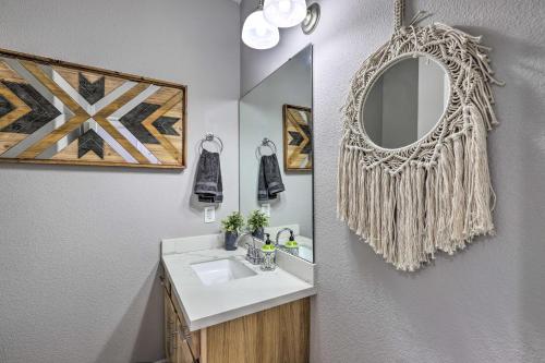 Imagine din galeria proprietății Elkwood Lodge Cabin with Hot Tub in Star Valley! în Payson