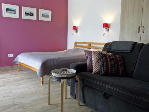 a living room with a couch and a bed at Apartament Parkowy in Nałęczów