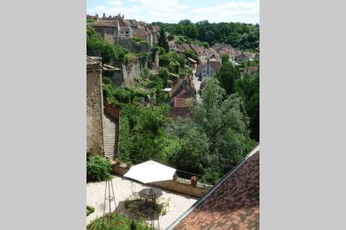 a view of a city from the roof of a building at Studio sur les remparts Semur-en-Auxois BOURGOGNE in Semur-en-Auxois