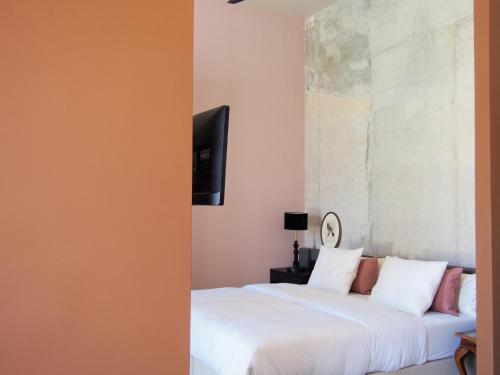 Posteľ alebo postele v izbe v ubytovaní SUITES 9 MALAGA, three unique suites with private plunge pool