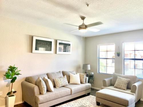 Best Location w Premium accommodations 2 bd 2 bth – Photos 5