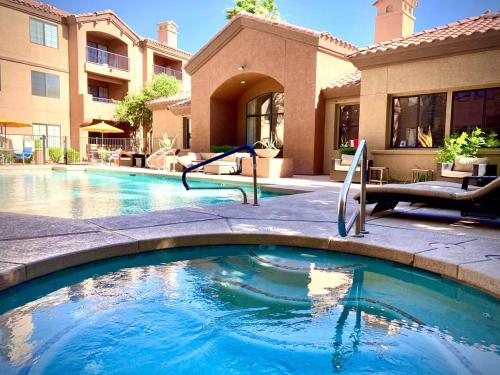 Best Location w Premium accommodations 2 bd 2 bth – Photos 3