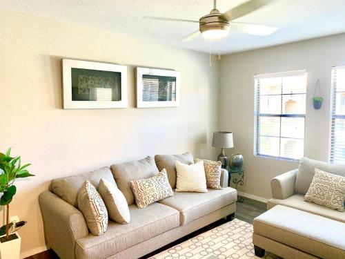 Best Location w Premium accommodations 2 bd 2 bth – Photos 4