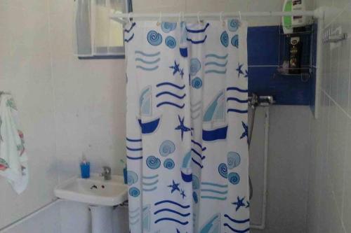 A bathroom at Wooden beach house / Nea Roda, Halkidiki