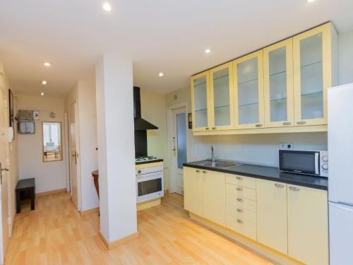 Apartment Eixample Dret Corsega Roger Lluria by Interhome