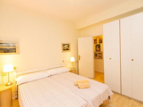 Apartment Eixample Dret Corsega Roger Lluria by Interhome