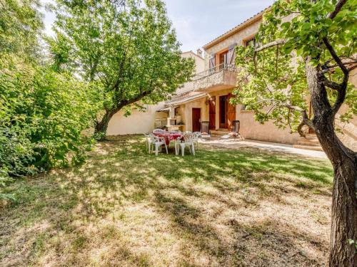 Κήπος έξω από το Holiday Home L'ensoleillade by Interhome