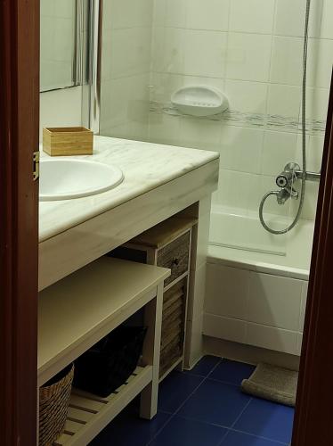 a bathroom with a sink and a bath tub with a sink at Apartamento Puerto Campomanes - Altea in Altea