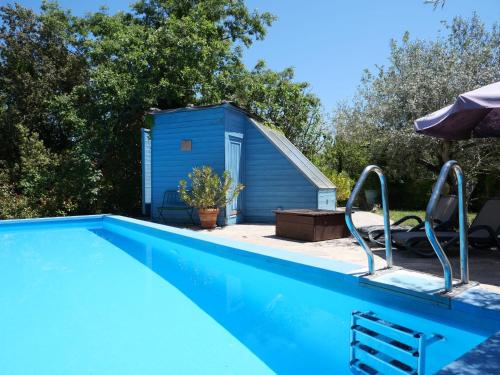 Bazén v ubytovaní Holiday Home Fiore by Interhome alebo v jeho blízkosti