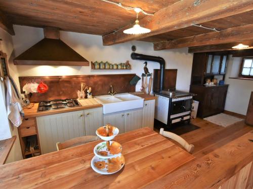 Kuchyňa alebo kuchynka v ubytovaní Holiday Home Rustico Olmo by Interhome