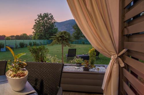 Foto dalla galleria di Dunazug Plusz Luxus Apartman a Dömös