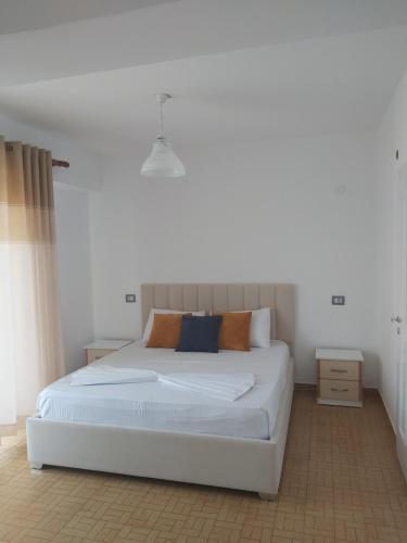 Llit o llits en una habitació de Seafront apartment