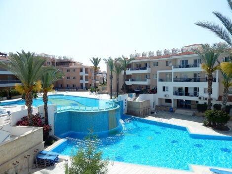 Bazén v ubytování Apartment Iris Village Kato Paphos nebo v jeho okolí