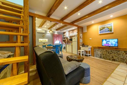Televisyen dan/atau pusat hiburan di Holiday Home KULAK