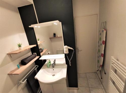 Gallery image of Le Jasmin des Carmes - Hypercentre - Netflix in Toulouse