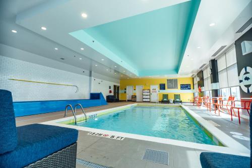 The swimming pool at or close to Tru By Hilton Yarmouth, Ns