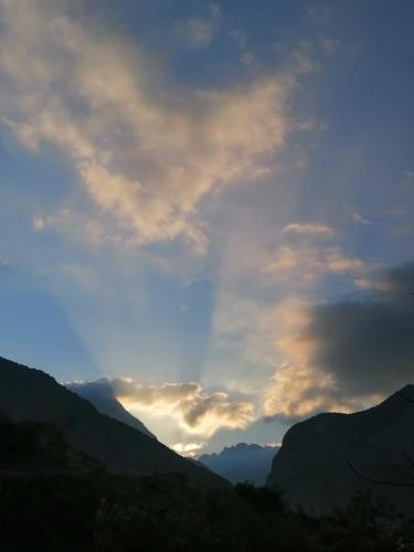 a cloudy sky with mountains in the background at Casa Meneghin in Erto