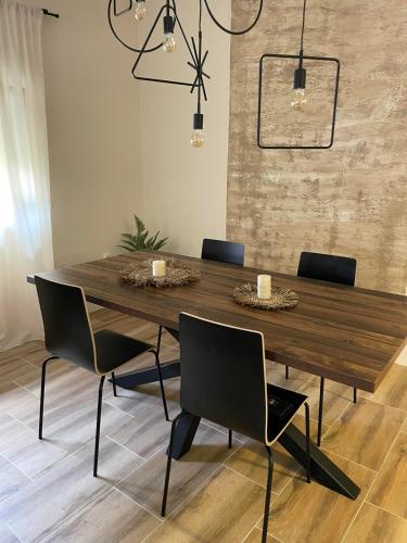 a dining room with a wooden table and chairs at Apartman EVA in Bajina Bašta