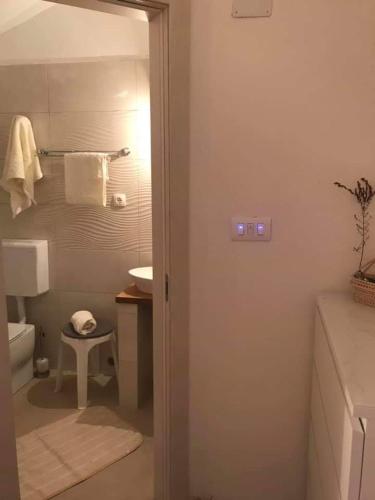 Ένα μπάνιο στο Apartmani Bruno