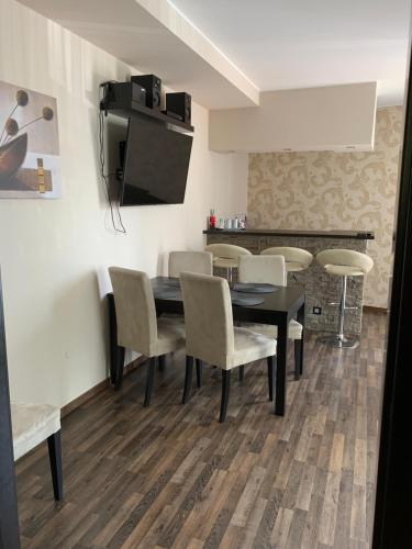 Televisyen dan/atau pusat hiburan di Šafran Apartment LUX