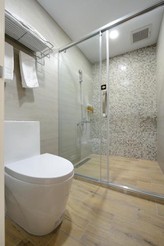 Ein Badezimmer in der Unterkunft 秘境四一民宿桃園市民宿109號