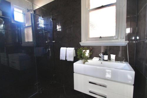Ένα μπάνιο στο Waterviews - Hidden Gem in CBD - Sleeps 10