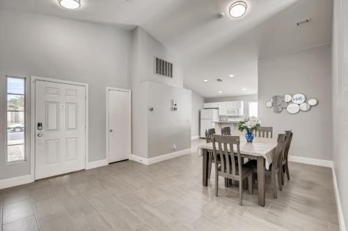 a kitchen and dining room with a table and chairs at Luxurious House With A Pool, Spa, and Patio, Sleeps 6 Comfortably in Las Vegas