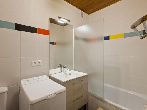 a bathroom with a sink and a toilet and a shower at Studio Brides-les-Bains, 1 pièce, 4 personnes - FR-1-512-3 in Brides-les-Bains