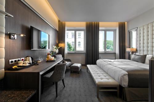 Llit o llits en una habitació de Congress Avenue Hotel