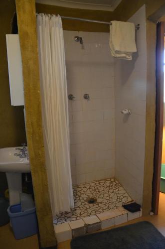 Bilik mandi di Bama Lodge