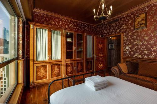 Postel nebo postele na pokoji v ubytování Victorian Jewel - 2BR - Panoramic Sea & Palm View