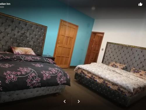 Postel nebo postele na pokoji v ubytování Arcadian Inn Hotel