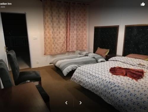Postel nebo postele na pokoji v ubytování Arcadian Inn Hotel