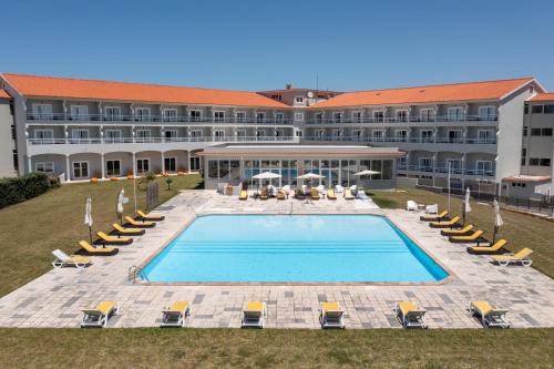 an aerial view of a hotel with a swimming pool at Star inn Peniche in Peniche