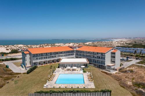 an aerial view of a hotel with a swimming pool at Star inn Peniche in Peniche