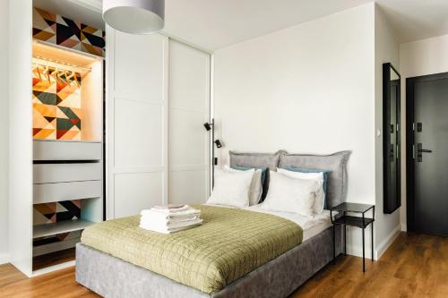 Ένα ή περισσότερα κρεβάτια σε δωμάτιο στο Aparthotel Plac Litewski Premium
