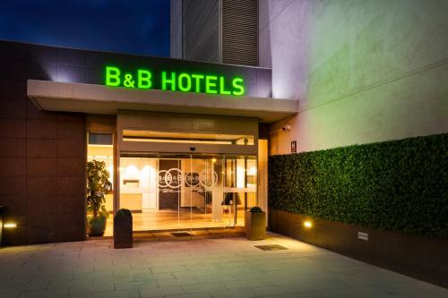 Сертификат, награда, вывеска или другой документ, выставленный в B&B HOTEL Barcelona Sant Cugat