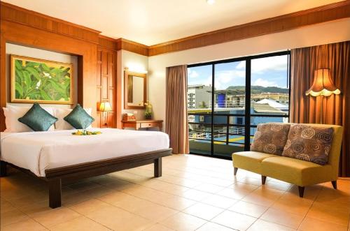 Ένα ή περισσότερα κρεβάτια σε δωμάτιο στο C & N Hotel - SHA Extra Plus