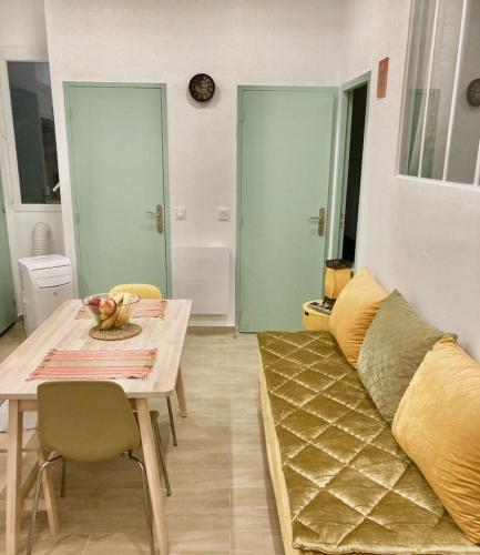 Photo de la galerie de l'établissement Charmant F4 proche de la gare Saint Charles, à Marseille